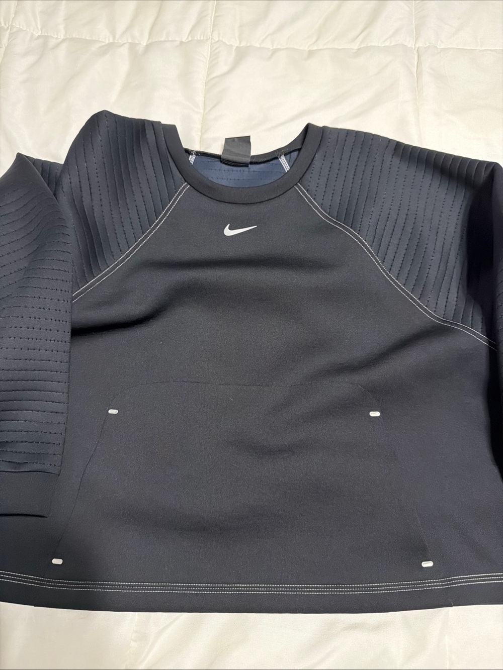 Nike Women’s Black Crewneck Sweatshirt - Picture 2 of 6